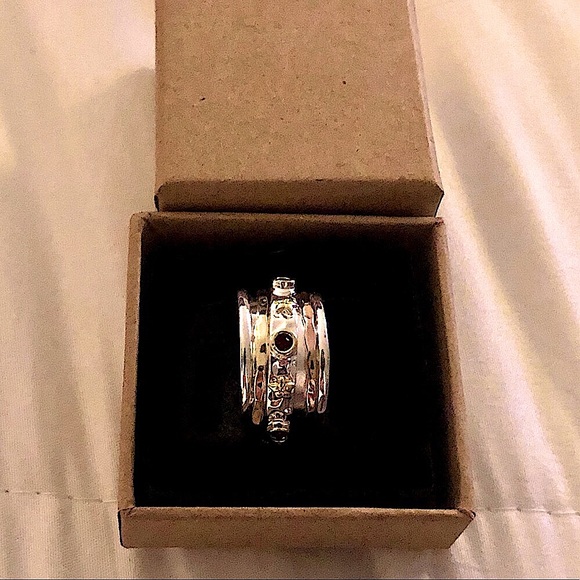 NWT Garnet/Tri-Tone Raised Daisies Spinner Ring, Sz. 8 - Picture 9 of 10